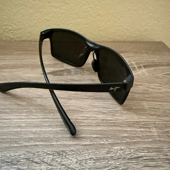 Maui Jim Men’s Sunglasses - Picture 3 of 13